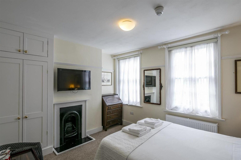 Bedroom 4, The Black Horse, Kent