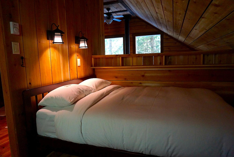 Bedroom 3, Logden Lodge, Central Kootenay