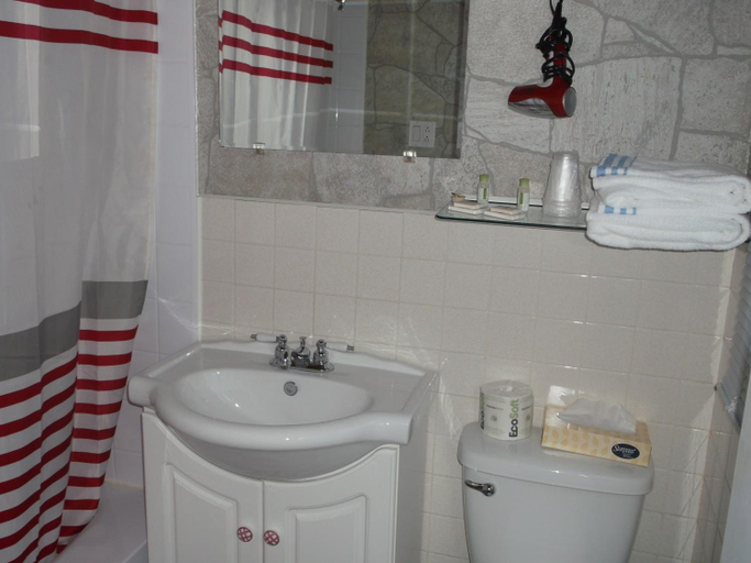 Bathroom 3, Haileybury Beach Motel, Timiskaming