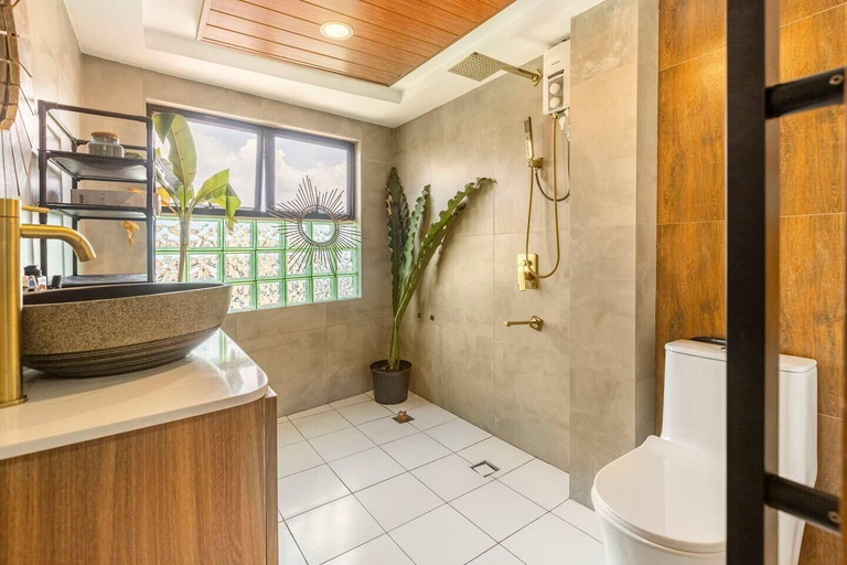Bathroom 5, Rain Airport BNB, Parañaque