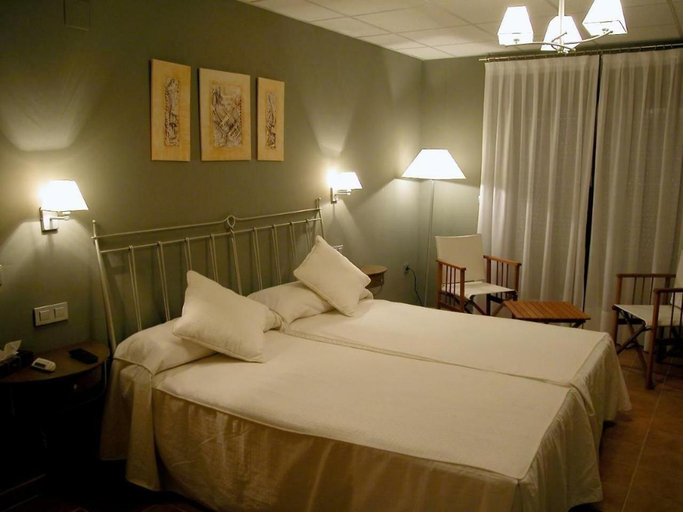 Bedroom 2, Hotel Villa De Estercuel, Teruel