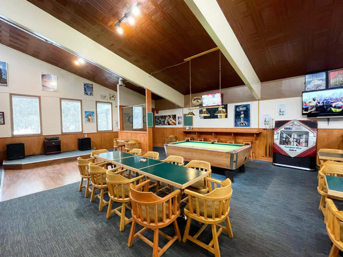 Food & Drinks 5, Valhalla Inn, Central Kootenay