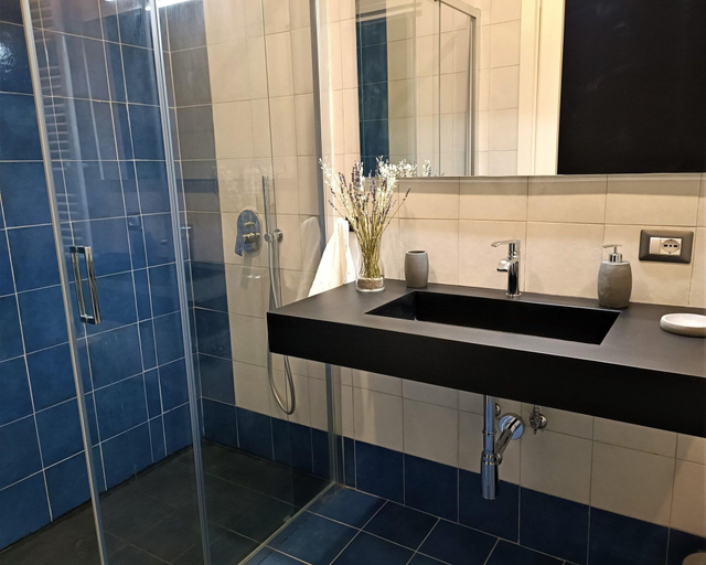 Bathroom 4, Gibus, Napoli