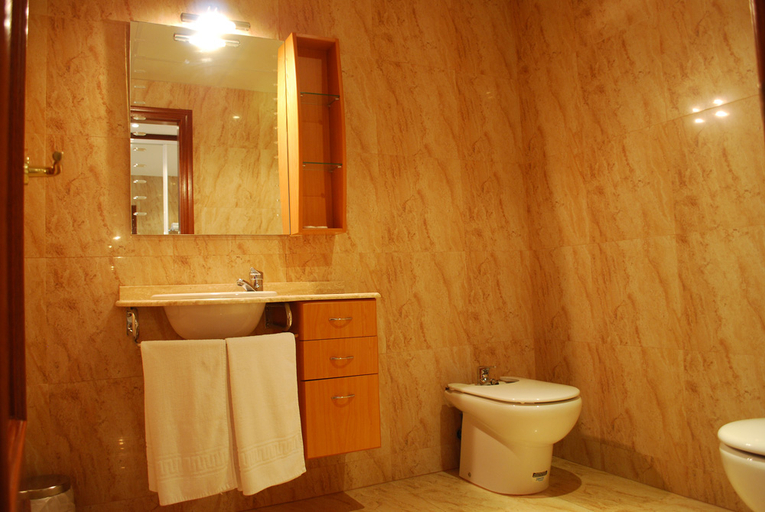Bathroom 4, Lo Raco De L'olivera, Lleida