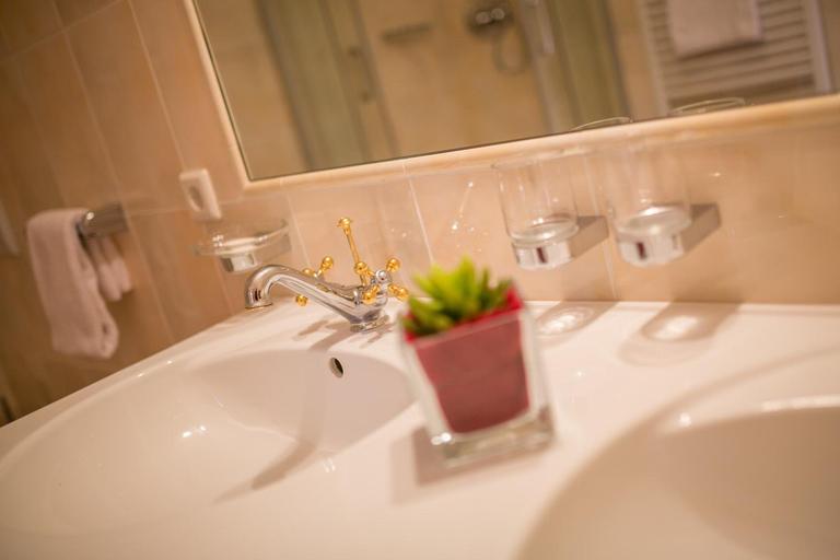 Bathroom 3, Hotel Tolderhof, Bolzano