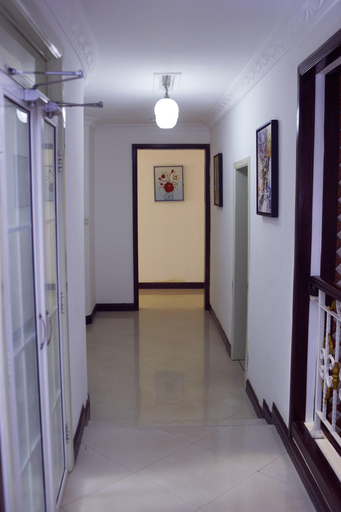 Public Area 3, Kingsbridge Royale Hotel, Tema