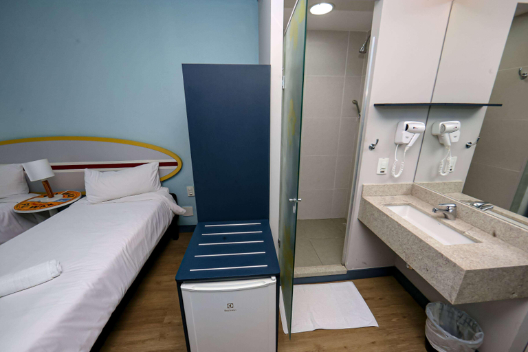 Room 2, Delphin Surf Hotel, Guarujá