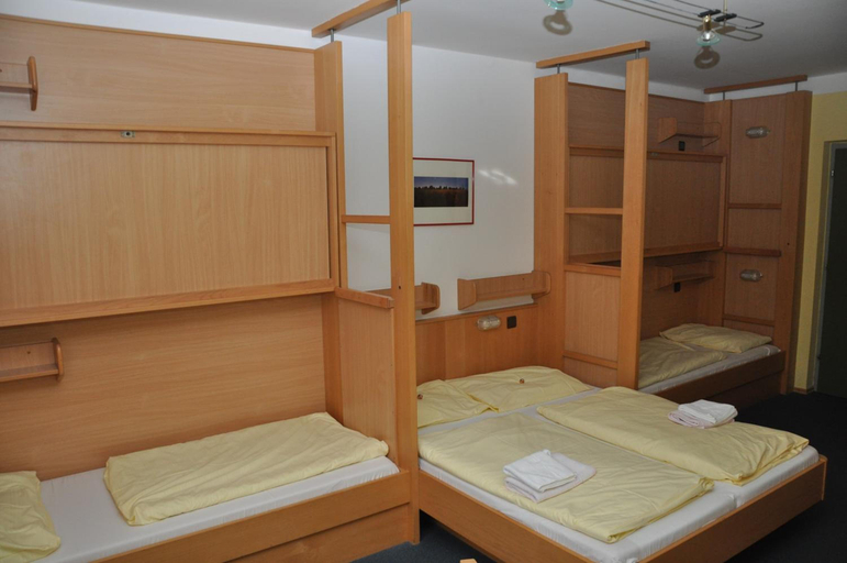 Bedroom 3, Eduard Heinrich Haus Hostel, Salzburg