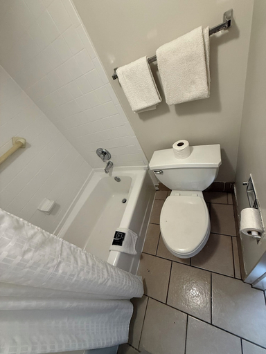Bathroom 4, Southern Inn Manchester TN I 24, Coffee