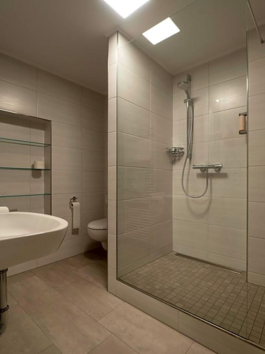 Bathroom 4, Restaurant Pension Im Pfenn, Eifelkreis Bitburg-Prüm