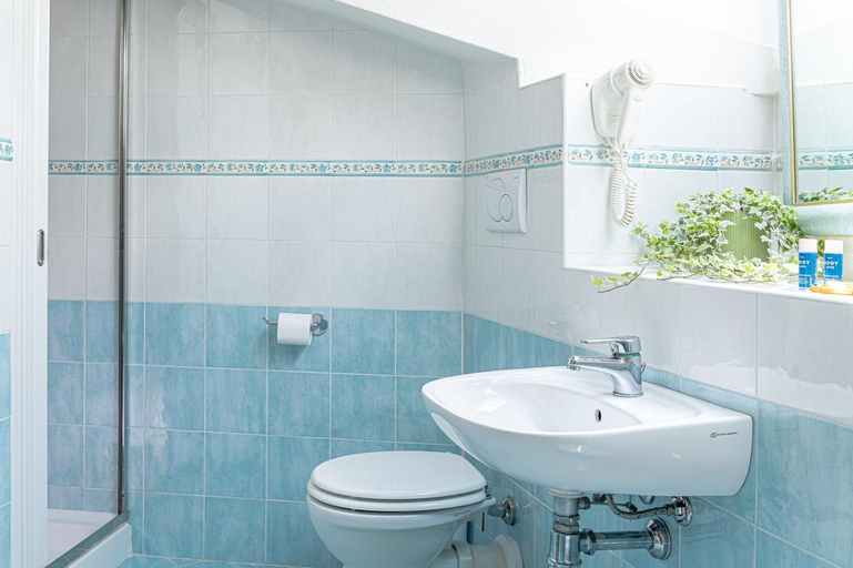 Bathroom 4, Hotel Ziò Imola, Bologna