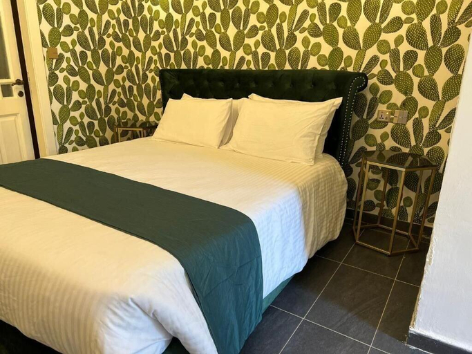 Room 2, The Red Farm Relais Spa