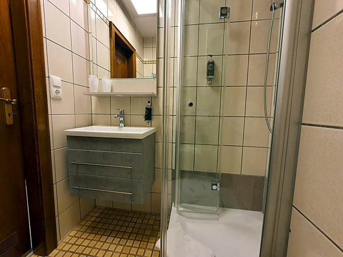 Bathroom 5, Landhaus Oberaurach, Haßberge