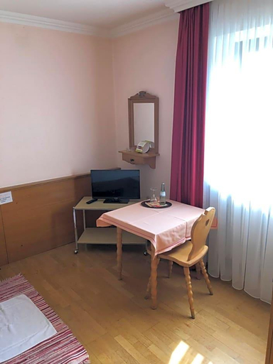 Bedroom 1, Hotel Pflieger, Passau