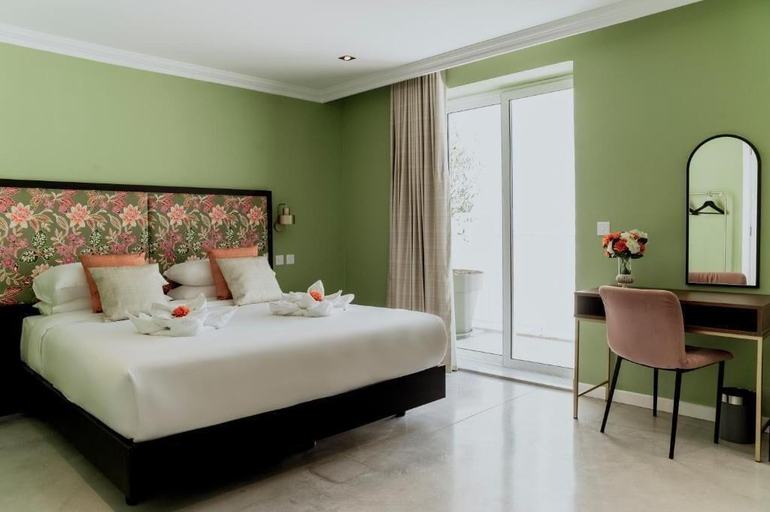 Room 2, King Charles Hotel