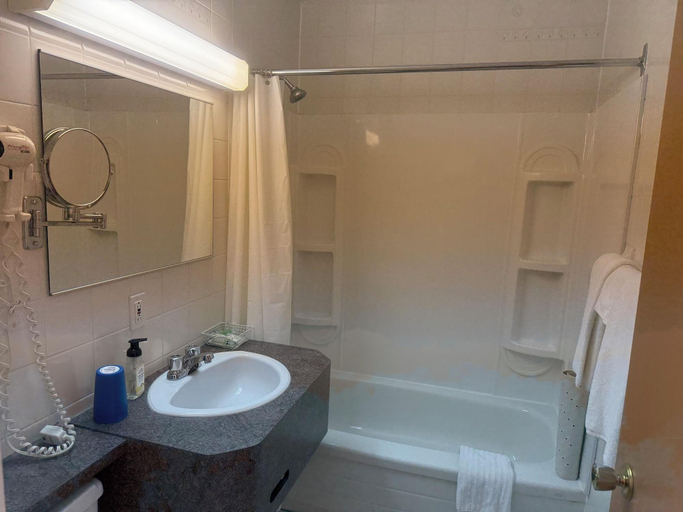 Bathroom 4, Motel Le Campagnard, Matane