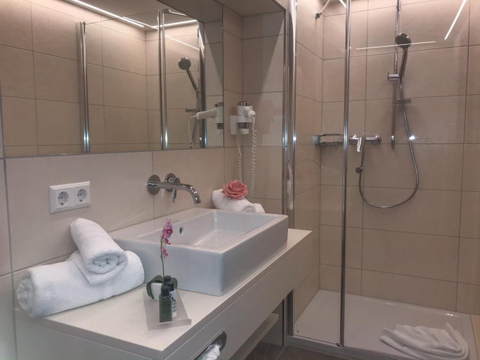 Bathroom 4, Andi S Skihotel, Sankt Johann im Pongau
