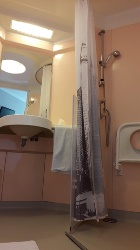 Bathroom 4, Riv'hotel, Aveyron
