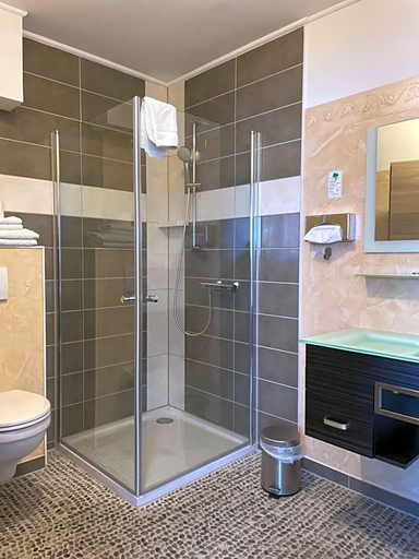 Bathroom 5, Hotel Neptun, Friesland