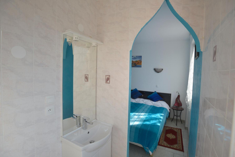 Bathroom 4, L'acilya, Isère