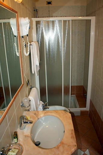 Bathroom 4, Albergo Ristorante Punta Dell Est, Brescia
