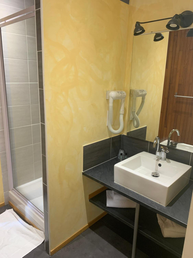 Bathroom 3, Au Sans Souci, Isère