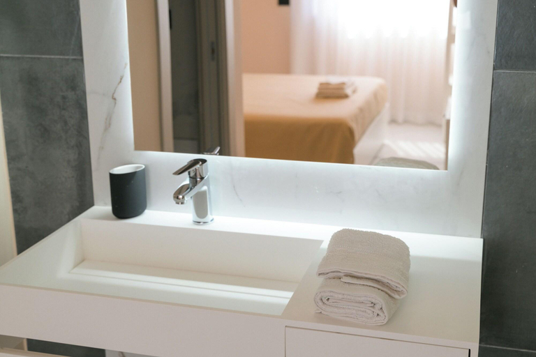 Bathroom 5, Aphrodite House, Napoli