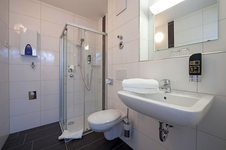 Bathroom, Hotel Am Pan, Kleve