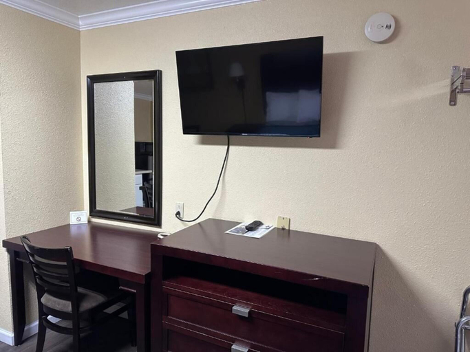 Public Area, Galaxie Motel, Benton