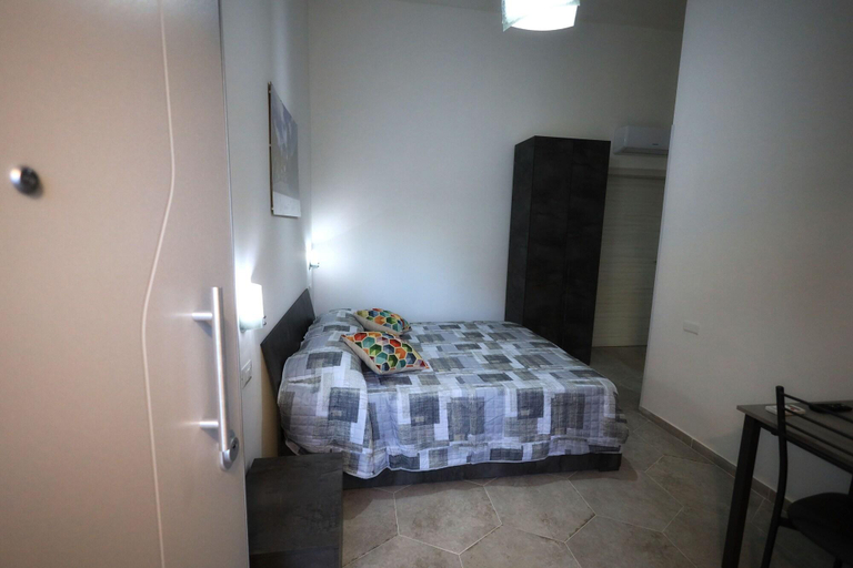 Bedroom 2, B&B REVOLUTION BED & BREAKFAST, Caserta
