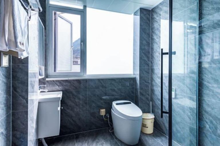 Bathroom, Fuxian Lake Jinxiu Hotel (Lunchong Scenic Area), Yuxi