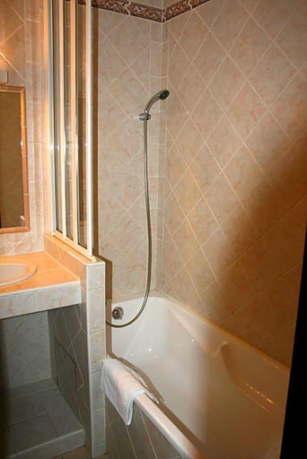 Bathroom 4, Auberge Des Salles, Var