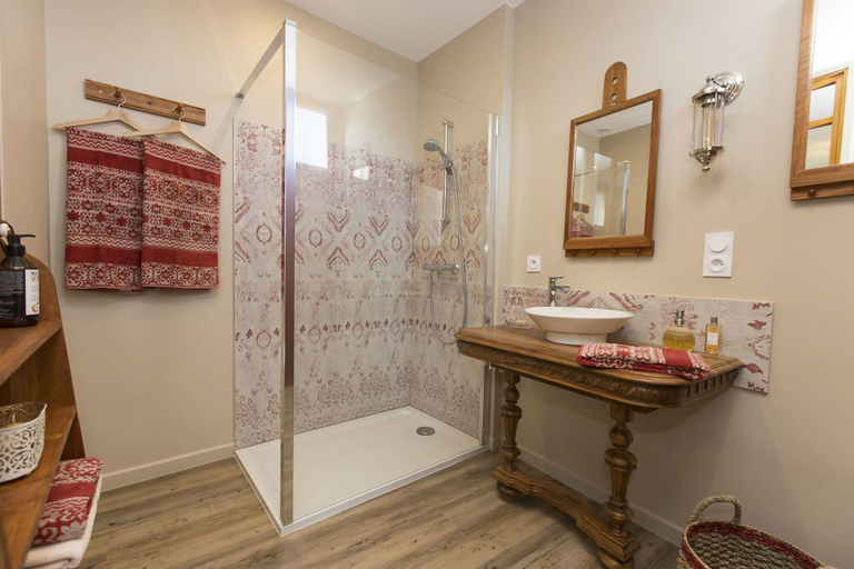 Room 4, Une Odeur De Tilleul, Loire