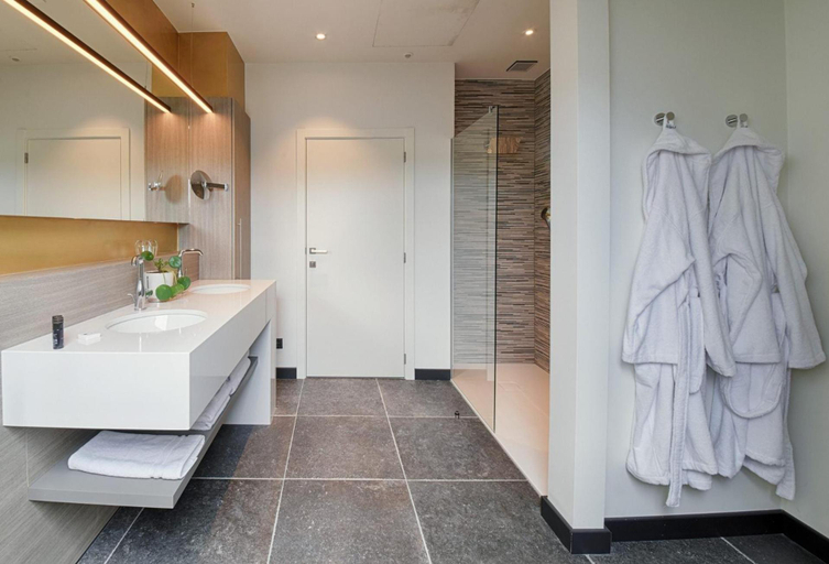 Bathroom 5, Twee Broeders, Limburg