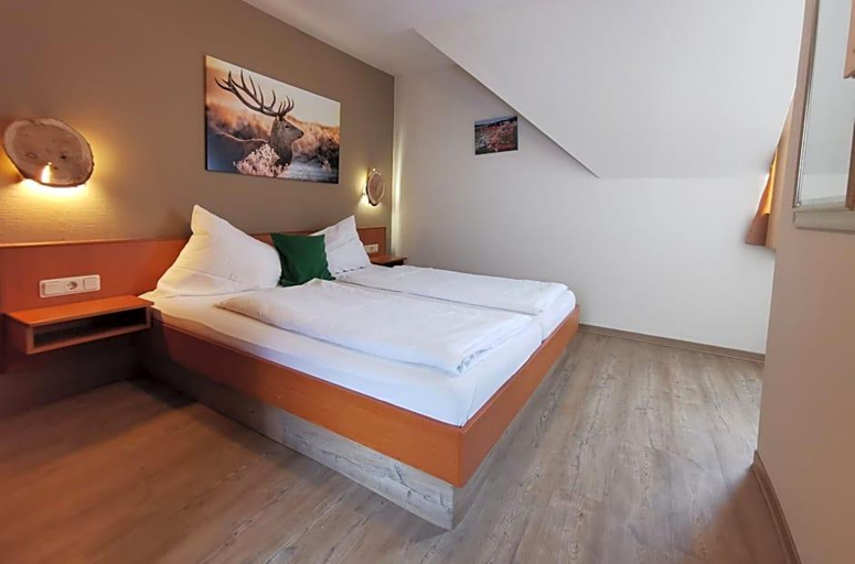 Bedroom 3, Gasthaus Hotel Drei Lilien, Main-Tauber-Kreis