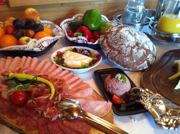 Food & Drinks