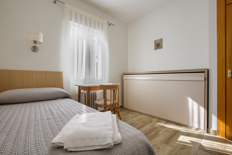 Room 4, Alojamiento Cristo Rey, Madrid