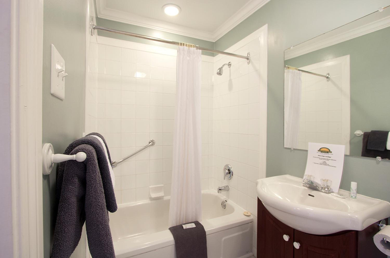 Bathroom 4, Homeward Inns Of Canada, Antigonish