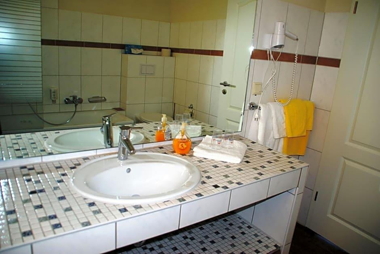 Bathroom 4, Landhotel Heidekrug, Sächsische Schweiz-Osterzgebirge