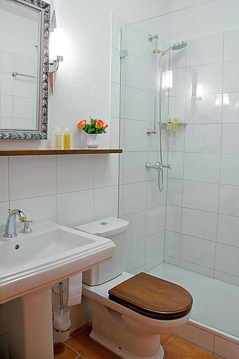 Bathroom, Restaurant Dicker Mann Hotel Zum Blauen Krebs, Regensburg