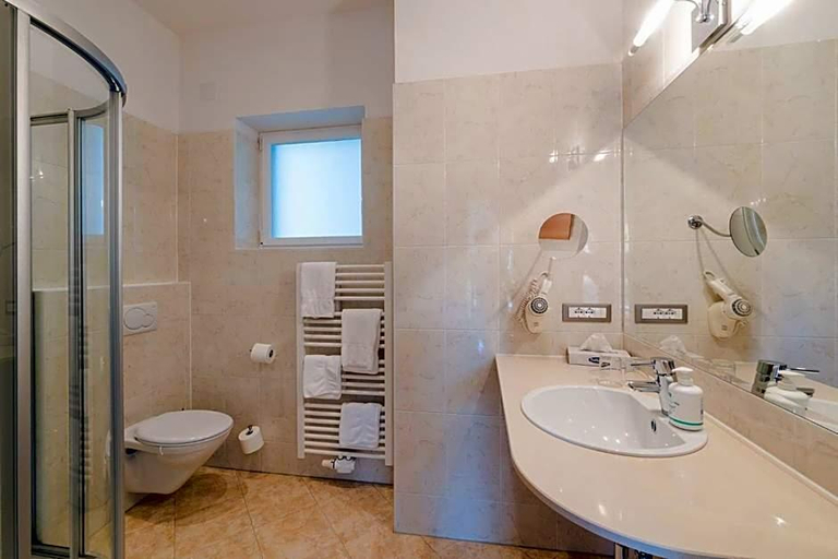 Bathroom 4, Hotel Wessobrunn, Bolzano