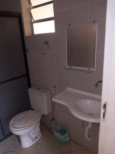 Bathroom 3, Mayda Hostel, São Vicente