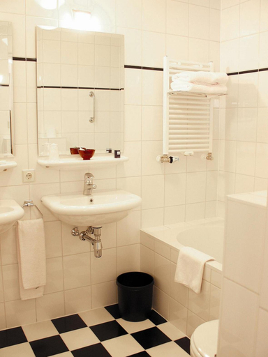 Bathroom 4, Hotel Boer Goossens, Sint-Michielsgestel