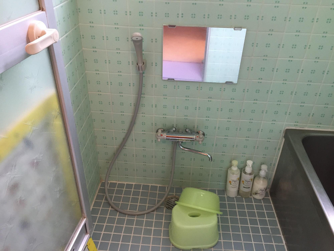 Bathroom, Kamata Ann, Ōta