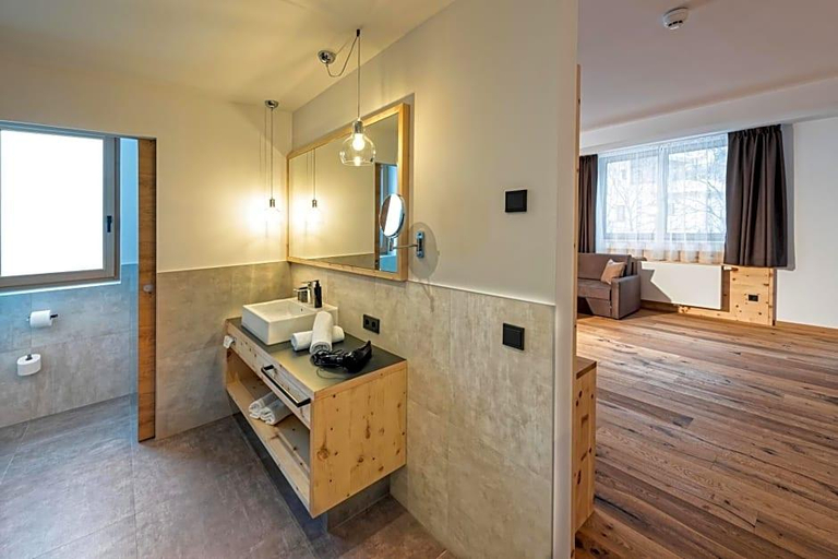 Bathroom 5, Hotel Zum Mohren, Bolzano