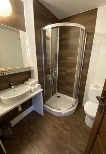 Bathroom 4, Hotel Constancja, Częstochowa City
