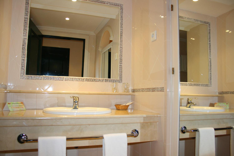 Bathroom 3, Hotel Cristina, Badajoz