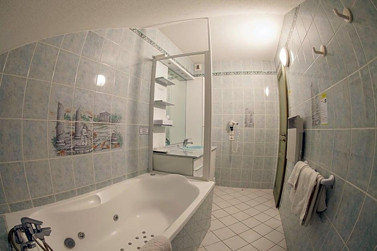 Room 2, Hv Tel Restaurant L Evidence, Vosges
