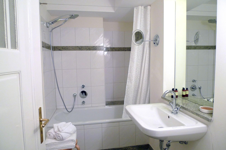 Bathroom 3, Andante Apartmenthotel, Kassel
