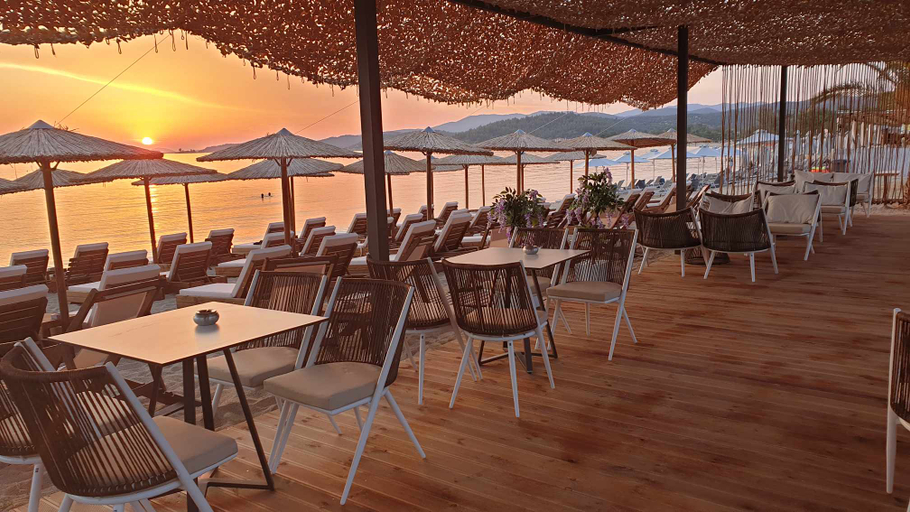 Food & Drinks 5, Chrissi Ammoudia, Central Macedonia